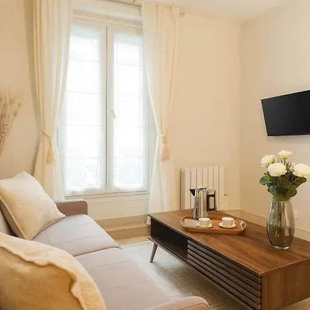 Ideal Family - Apartment