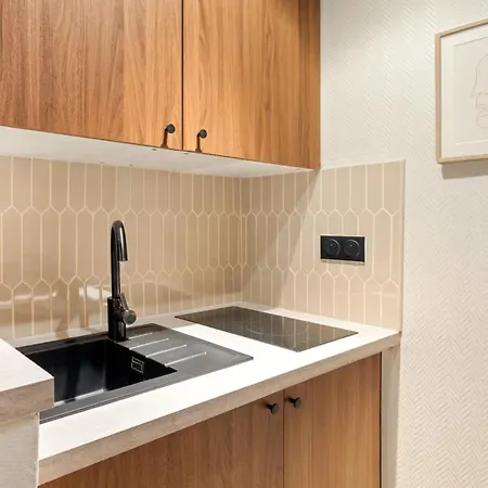 Ideal Family - Apartment Paris