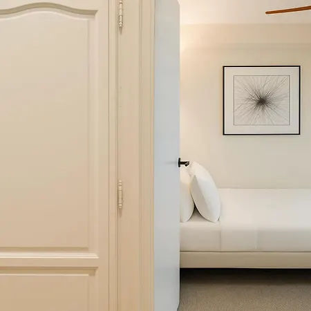 Ideal Family - Apartment Paris