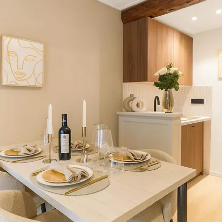 Ideal Family - * Paris