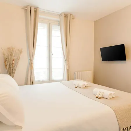Ideal Family - Paris